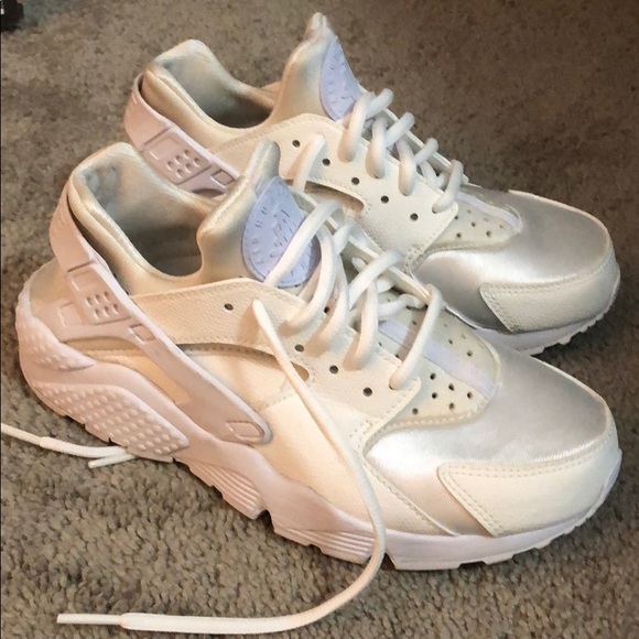 Nike Shoes - Nike Huraches! Nike Shoes - Nike Huraches!